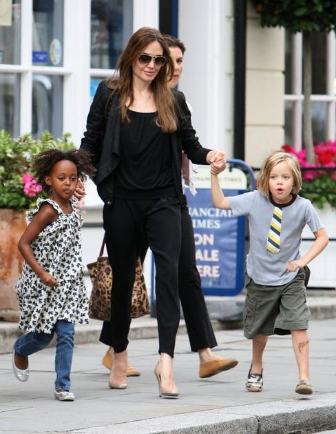 Angelina Jolie, Shiloh, Zahara