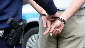 aretacija policija lisice