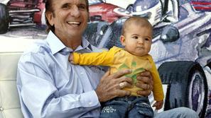 Emerson Fittipaldi s svojim sinom Emersonom mlajšim, ki se je rodil leta 2007.