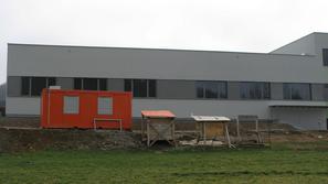 Stropnik se je kljub luknji v proračunu odločil za gradnjo večnamenske dvorane. 