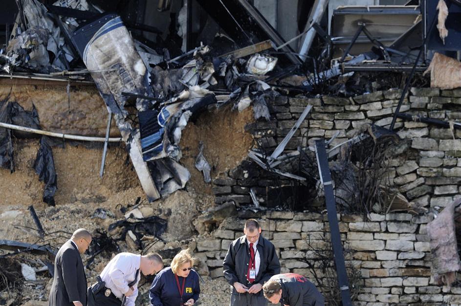 Reševalci so v ruševinah poslopja v teksaškem Austinu našli dve trupli, niso pa 