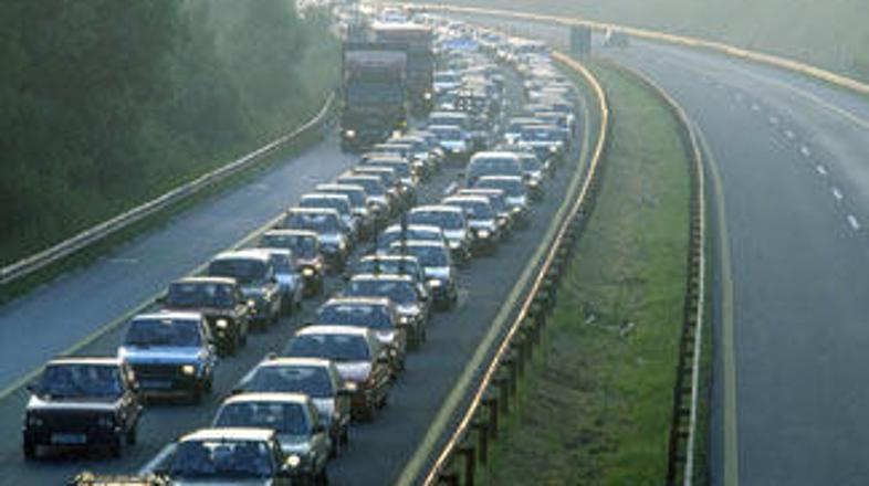 Do zgoščenega prometa je prihajalo tudi na ljubljanski južni obvoznici.