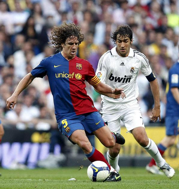Ikone svojih klubov, Barcelonin kapetan Carles Puyol in Realov legendarni strele