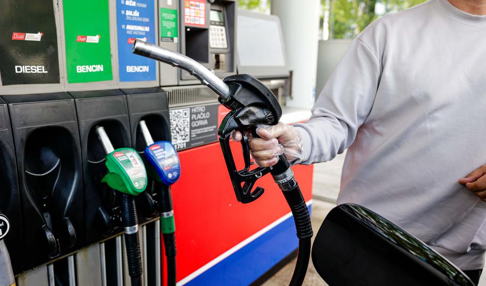 Znane nove cene goriva: Se vam splača prej tankati?