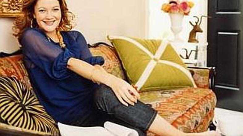 Drew se je v pisarni svoje produkcijske hiše vživela v vlogo notranje dekoraterk