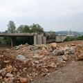 Dela na viaduktu, ki se bo navezal na nekdanjo hitro cesto, stojijo, zato ni pre