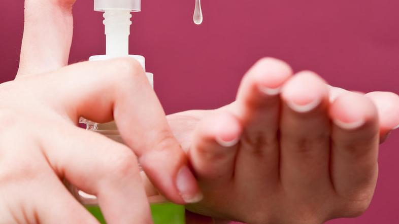 Prepogosto umivanje rok je lahko znak OKM. (Foto: Shutterstock)
