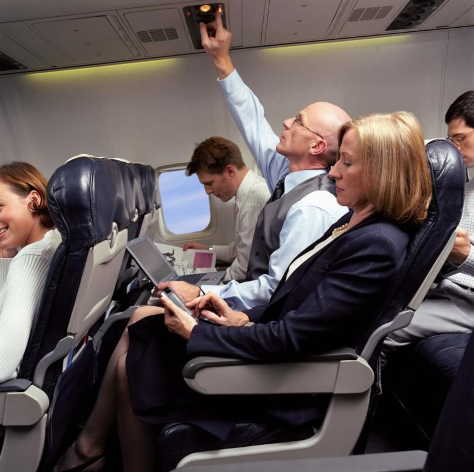 letalo, telefon, prenosni računalnik | Avtor: Profimedias