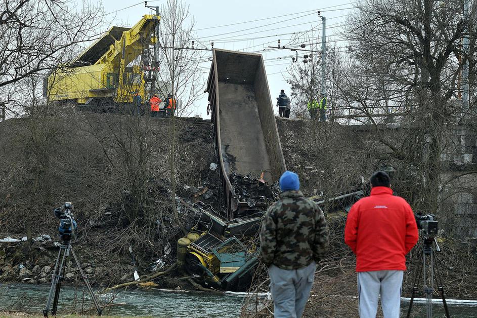 lokomotiva vlak nesreča zalog