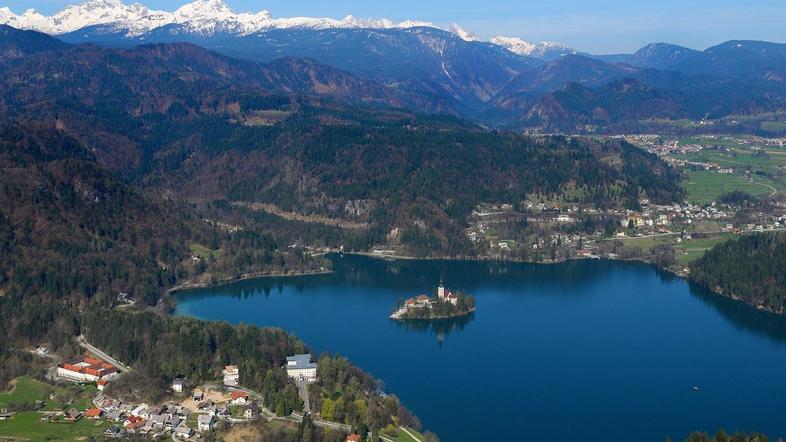 Za obdarovanko z Dolenjske, njenega moža in hčerko se je nedeljski panoramski le