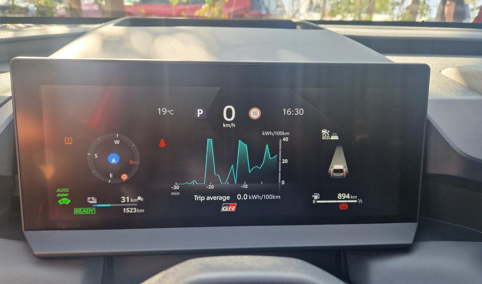 Najbolje prodajani avto na svetu je še boljši: Vozili smo ga med prvimi