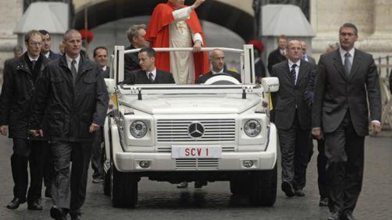 Med drugim je mercedes razreda G uporabljal papež Janez Pavel II.