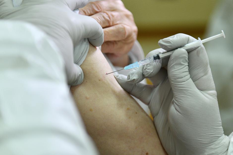 Cepljenje proti covid-19, koronavirus | Avtor: Vlada RS