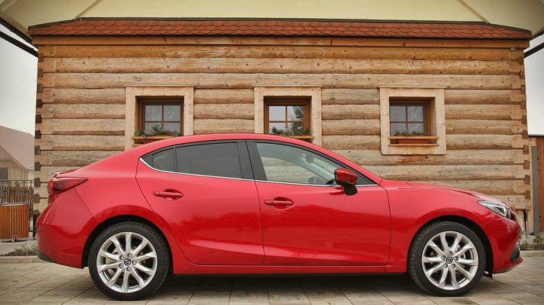 Mazda3 limuzina