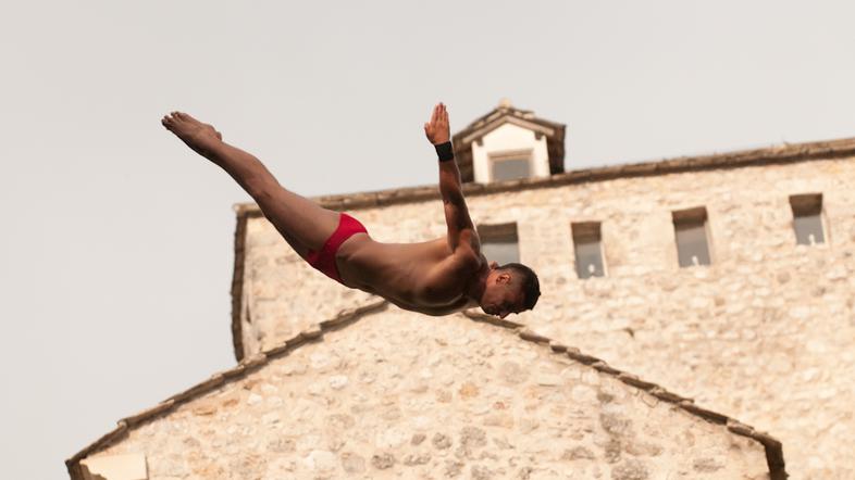 skoki v vodo stari most mostar