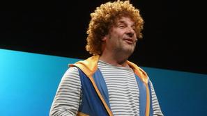 Bojan Emeršič Mulc vas gleda predstava