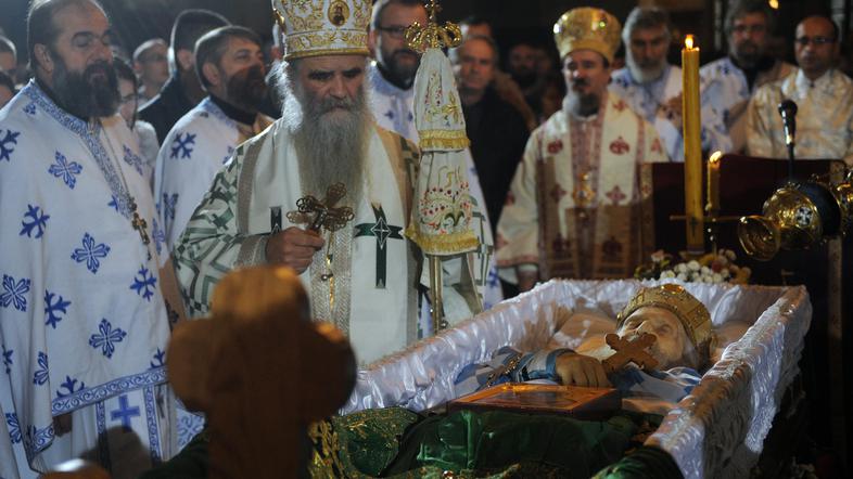 Koliko časa bodo škofje oz. vladike potrebovali za izvolitev novega poglavarja, 