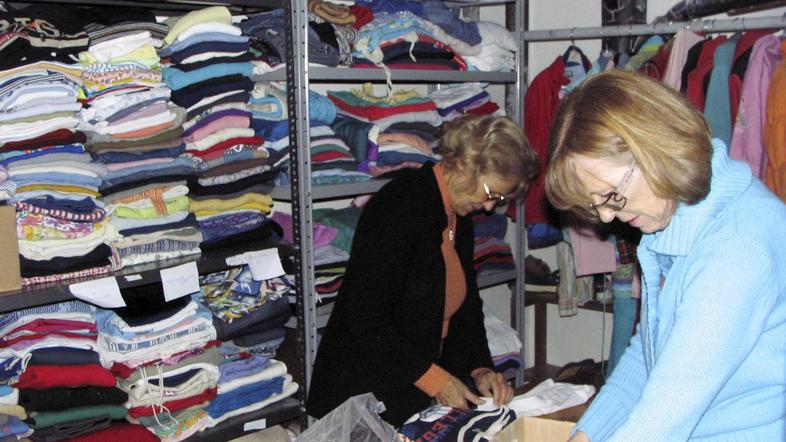 Prinesite takšna oblačila, ki bi jih tudi sami še oblekli, svetujejo pri Rdečem 