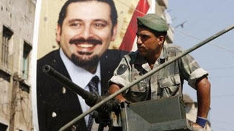 Libanonski vojak nadzira položaj v Tripoliju.