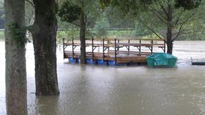 Podivjana Krka je v Žužemberku povzročila za 35 tisoč evrov škode na objektih in