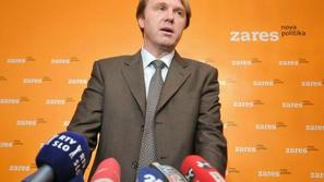 Erjavca je Golobičeva izjava o nerešljivosti krize presenetila. (Foto: Dejan Mij