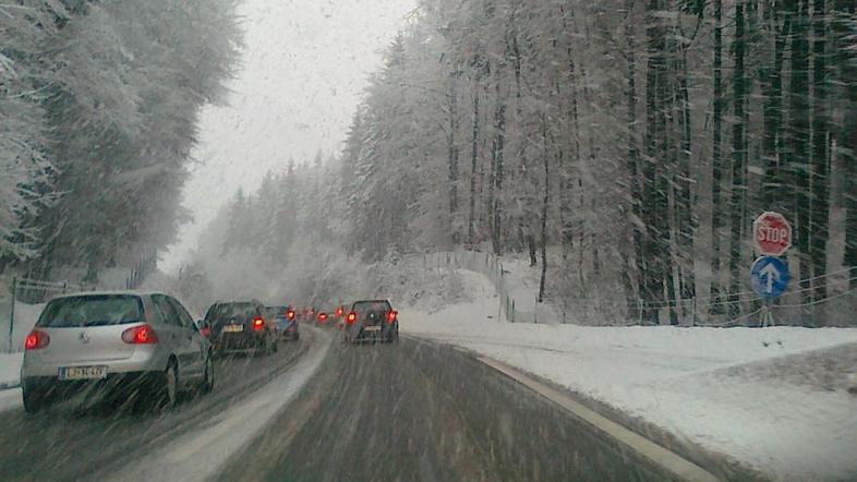 Fotografija z dolenjske avtoceste, posneta ob 15.50. (Foto: Barbara Perko)