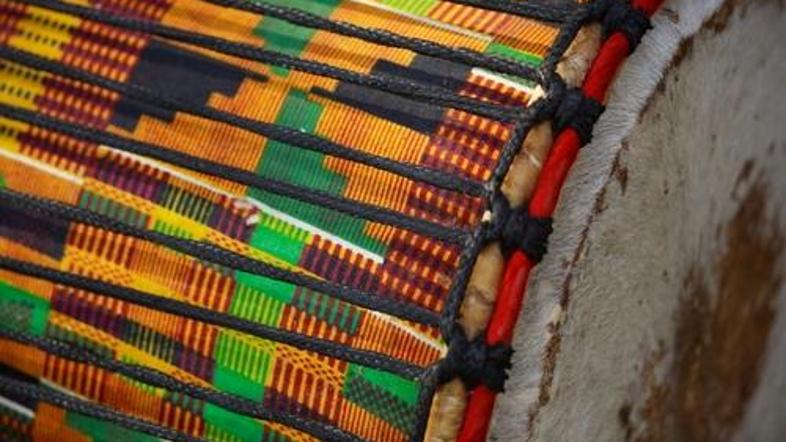 Glasba iz tradicionalnih afriških bobnov letos ne bo odmevala po Sotočju. (Foto:
