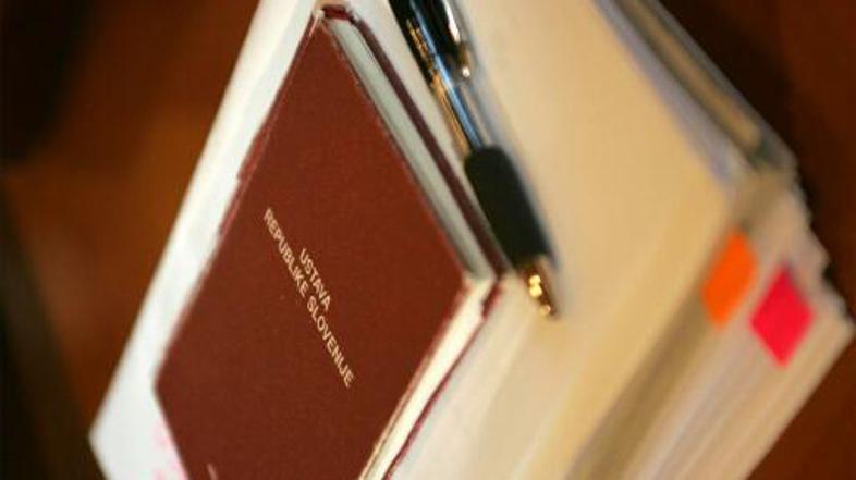 Predsednik republike lahko državnemu zboru predlaga tudi kandidate, ki se niso p