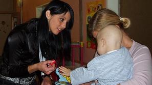 Tamara Dragšič je poklepetala z otroki na pediatrični kliniki.