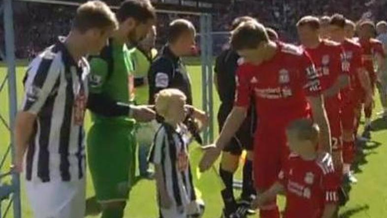 Trenutek zavrnitve - Gerrard proti mlademu dečku. (Foto: YouTube)