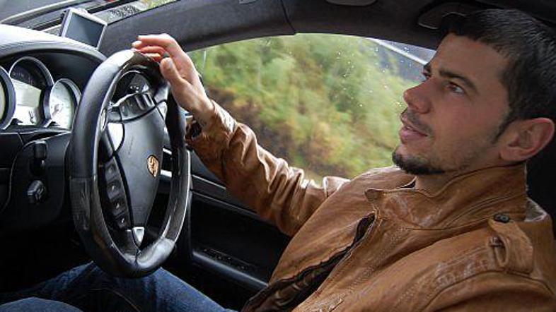 Po Parizu smo se popeljali s terenskim porschejem srbskega nogometaša Mateje Kež