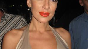 Scena 18.10.09, anketa, miss hawaian tropic, iris mulej, foto: tjasa platovsek