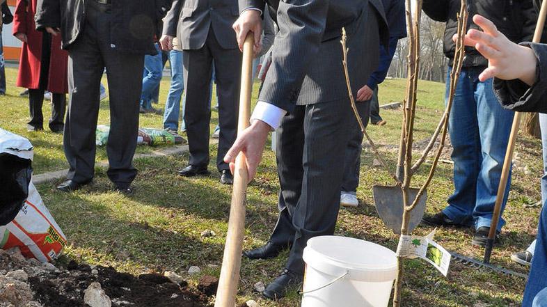 Minister Erjavec je odkrito podvomil v uspešno izvedbo projekta na Polici. (Foto