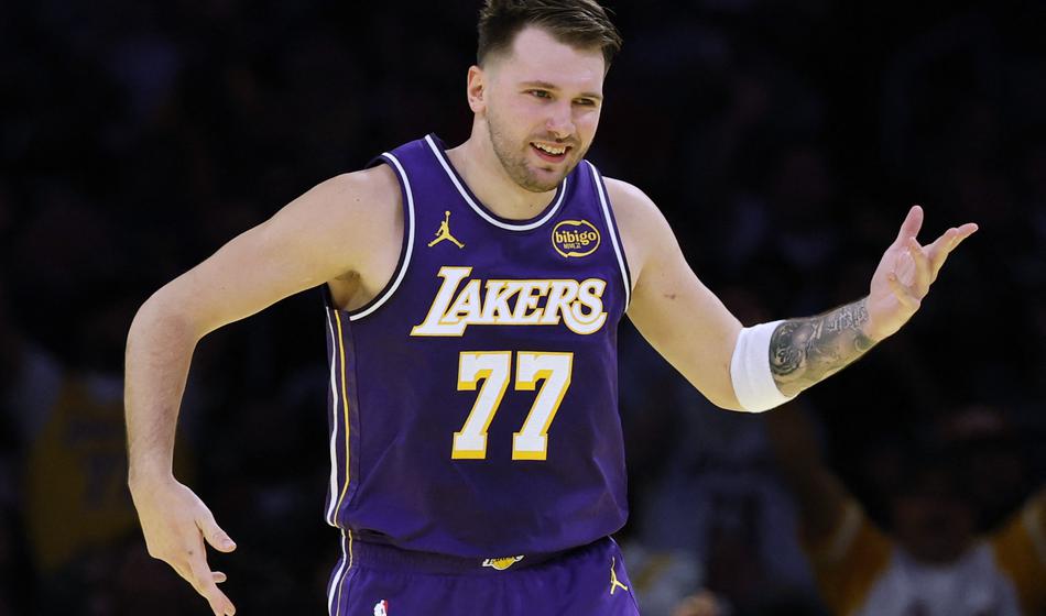 Dončić že do polčasa dosegel 32 točk