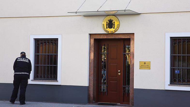 Zbiranje pred špansko ambasado