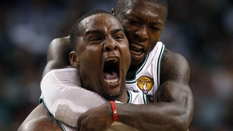 Glen Davis je Shrek, Nate Robinson je Osliček. Oba sta še naprej Kelta. (Foto: R
