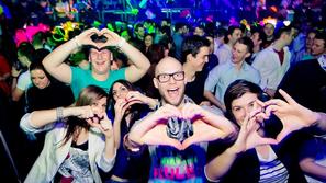 Invazija slastnih ritmov v Cirkusu