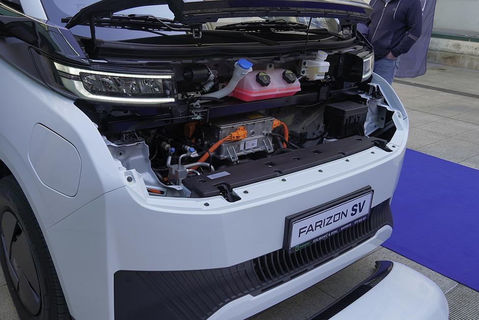 farizin V6E in farizon SV | Avtor: Matija_Janežič