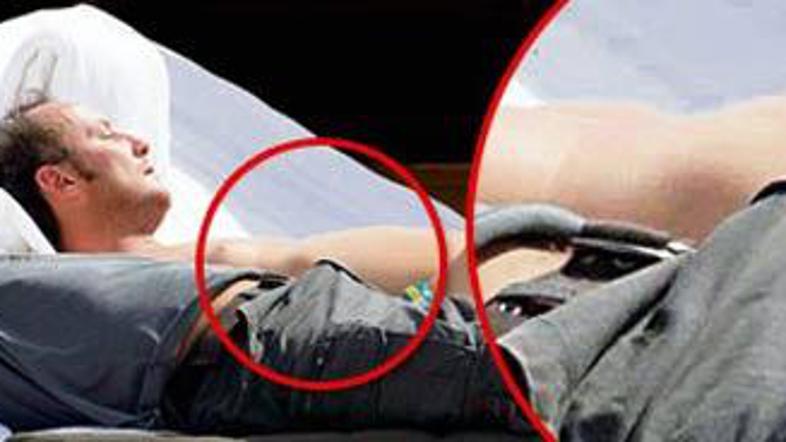 Je malega Erosa zbudila vroča lepotica?