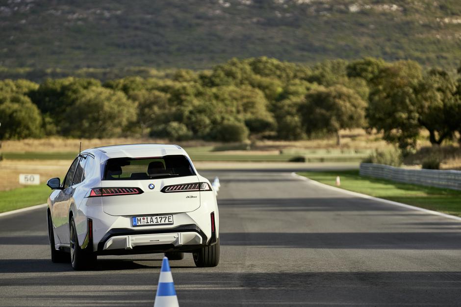 BMW iX3 50 xDrive | Avtor: BMW