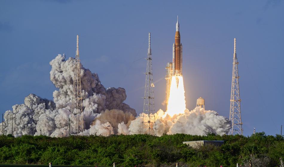 Tudi s pomočjo slovenskega znanja človeška posadka na poti proti Luni