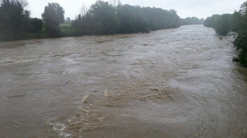 Narasla reka Mura v Cmureku, Apaška dolina.