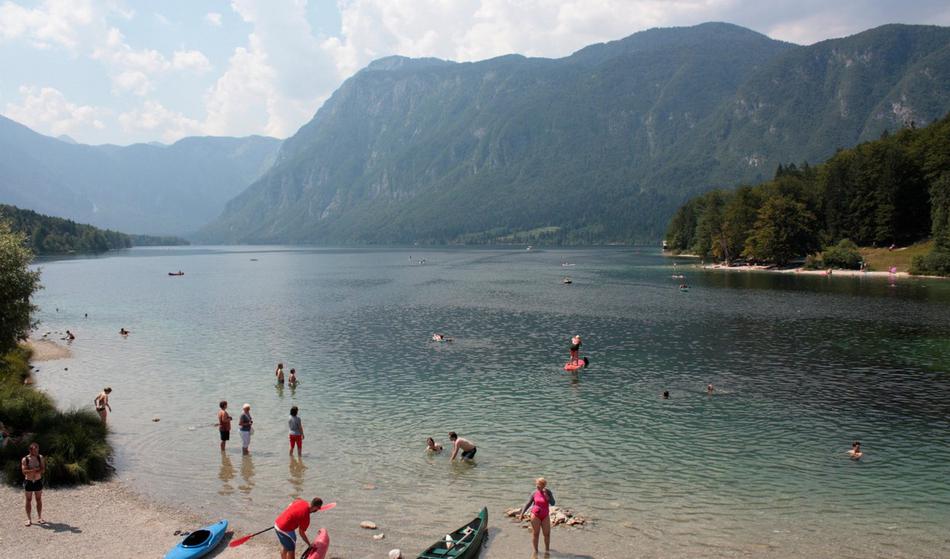 Obiskovalci Bohinjskega jezera se morajo nemudoma umakniti!