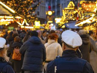 Policija na božičnem sejmu