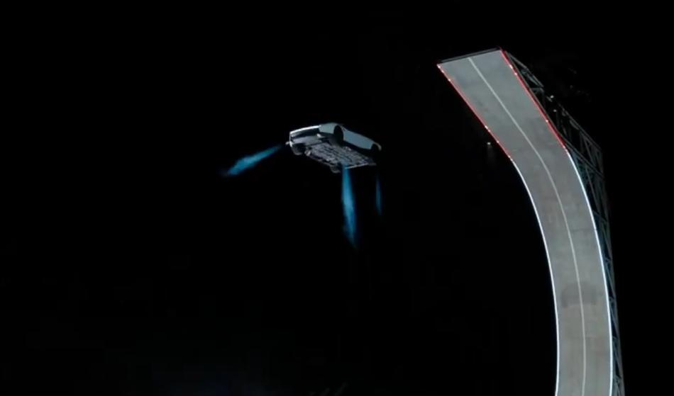 Ni šala: Elon Musk predstavil avto, ki lahko poleti
