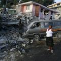 Jutro po potresu odkriva grozljive razsežnosti naravne katastrofe; haitijski pre
