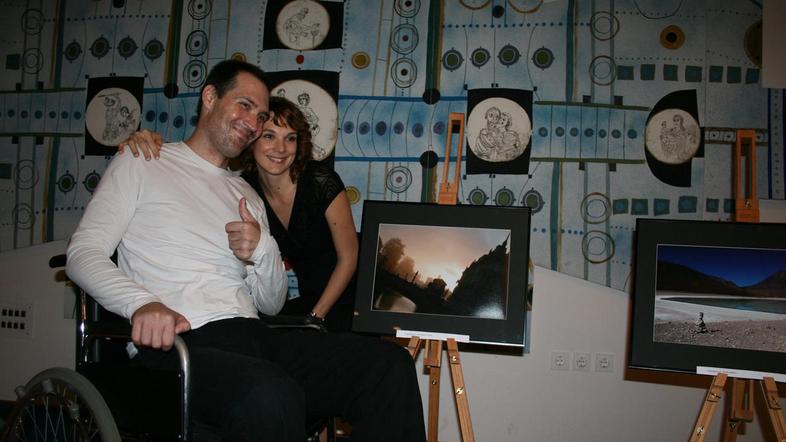 Terapija na rehabilitacijski kliniki v Luzernu bo samostojnega fotografa Dejana 