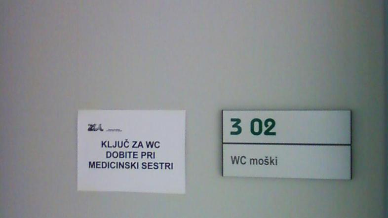 V ZD Ljubljana - Šiška so zaklenjena vsa stranišča, razen stranišča za invalide.