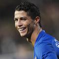 Po Cannavaru (2006) in Kakaju (2007) je zlato žogo za leto 2008 prejel Ronaldo.