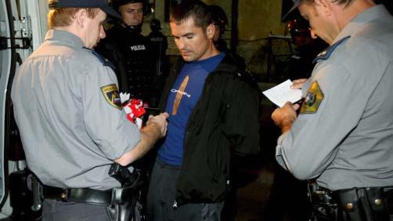 Vsi ljubitelji nogometa si želijo, da podobnih prizorov na večnem derbiju ne bi 